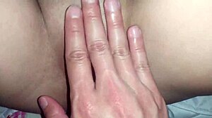 el COÑO rosado húmedo y ESTRECHO de mi hermanastra siendo follado en close up