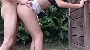 Fui tomar um sol e meu vizinho me fodeu como uma putinha com monster big cock bareback