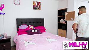 Madrastra Milf Se Mete En La Cama Del Novio De Su Hijastra Tonta