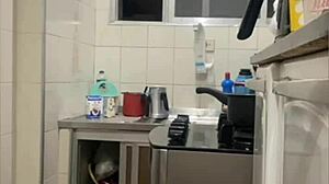 Fazendo Live Na Cozinha De Mini Saia Mostrando A Buceta Gorda