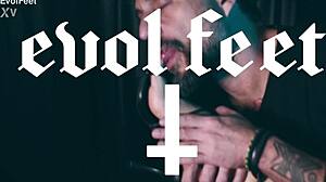 I would love to have a boy who likes to have fun with my feet! Worship my sexy latina toes and heels now!