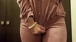 Se filtra video sexual de profesora española milet. Intimate ass upskirt with cute Latina.