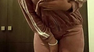 Se filtra video sexual de profesora española milet. Intimate ass upskirt with cute Latina.