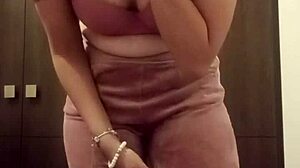 Se filtra video sexual de profesora española milet. Intimate ass upskirt with cute Latina.