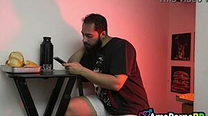 eu dei jeito de ir la ver minha enteada no banho e acabei com uma chubby brazilian redhead teen em taboo young 1on1