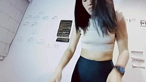 mi esposo contrata entrenadora que me hace sudar en el gym