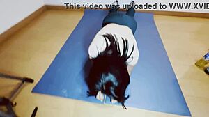 mi esposo contrata entrenadora que me hace sudar en el gym