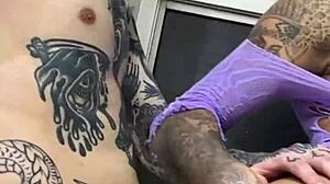 Cheguei do trabalho e o safado transsexual me comeu pela casa toda crossdressing!