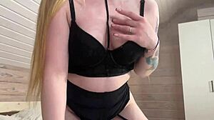 My big ass gf luvs suckin my dick every mornin 😩