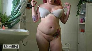 Kinkylilqt Ass-Squashes Cake Dildo Fucks Herself