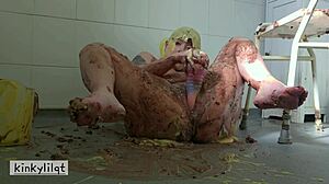 Kinkylilqt Ass-Squashes Cake Dildo Fucks Herself