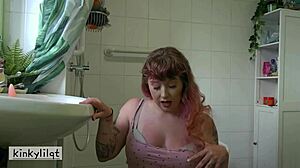 Kinkylilqt Ass-Squashes Cake Dildo Fucks Herself