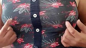 I masturbate thinking about a muscular cock filling my pussy