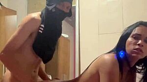 veio entregar a ração e ficou pra transar aqui mesmo né?