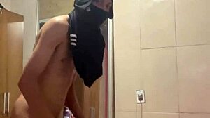 veio entregar a ração e ficou pra transar aqui mesmo né?