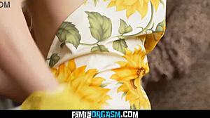 Mom Jenna Noelle Watches Siblings Amber Moore Tyler Cruise Clean Dishes