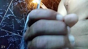 hey shemale novinha teases her pussy with putas