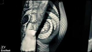 jerk off to my pretty small 18+ feet now