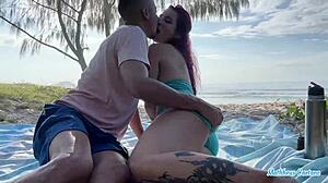 praia argentina safada engole piroca e implora pika na buceta molhada