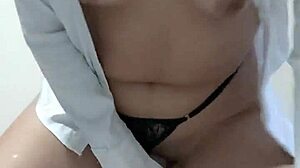 morrita mexicana envía pack con uniforme escolar tocándose rico