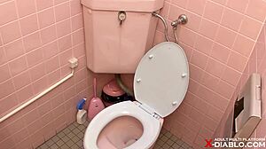 office lady masturbates unexpectedly in toilet