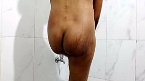 Who wants to fuck me while i piss in the bath