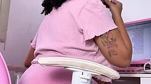 Curvy Ebony Babe Eats Farts And Works Ass