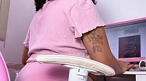 Curvy Ebony Babe Eats Farts And Works Ass