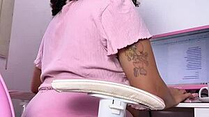 Curvy Ebony Babe Eats Farts And Works Ass