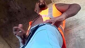 Trabalhador films himself masturbating hardcore at construction site outdoors