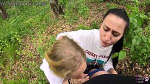 Girlfriends slurp huge cocks in outdoor threesome