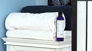 pretty masseuse gives me sloppy bj with heels on