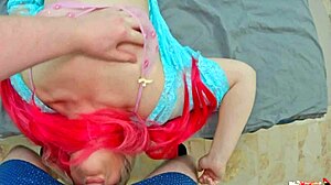 Madrastra, mastúrbate ese coño mientras te follo la boca y el coño!