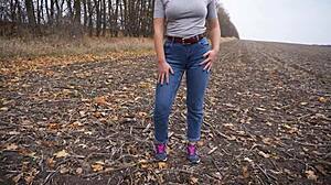 milf teases her big cameltoe through tight jeans outside