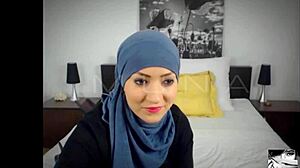 Arab muslim babe teases on cam with sensual moves