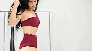 😍 teacher sends vid flashing her huge bubble ass panties! 🍑