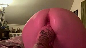 wanna see this fisting queen squirt hard when i yank my hand from her pussy?