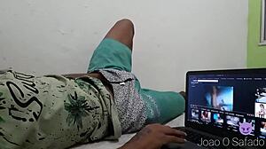 novinho cafuçu jerks huge cock homemade