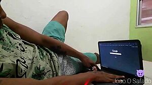 novinho cafuçu jerks huge cock homemade