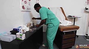 Curvy blonde joslyn jane pussy slammed by doctor rome major!