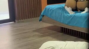 Padrastro Espía Hijastra Urgándose Culo Y Se Pajea