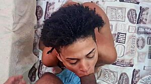 minha meia-irmã chupa e dá o cu gostoso