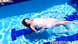 yessica bunny's shaved pussy pulses underwater post contractions