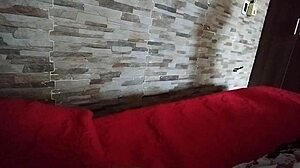 Hermanastra de 18 Años Cambia Ropa por Leche en Culo