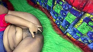 desi bhabhi fingers wet pussy quick horny session