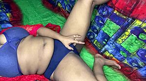 desi bhabhi fingers wet pussy quick horny session