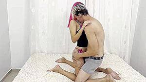 japonesinha geme alto na buceta apertada do pau grande