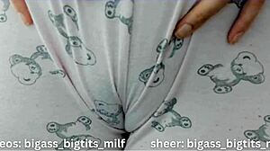 curvy milf's camel toe spreads juicy big pussy lips wide squirting