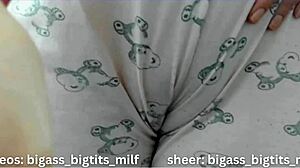 curvy milf's camel toe spreads juicy big pussy lips wide squirting