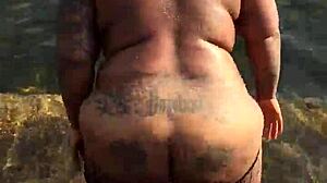 Hazelnutxxx shakes big ebony ass wildly